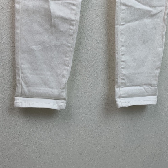 NEW Refuge distressed destroyed white stretch denim jeans, mid rise skinny pants - Picture 7 of 10